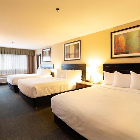Hotel Kelowna & Conference Centre エクステリア 写真