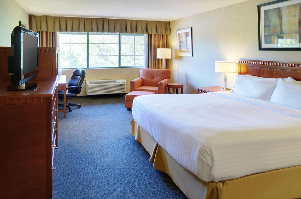 Hotel Kelowna & Conference Centre エクステリア 写真