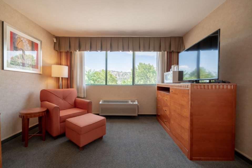 Hotel Kelowna & Conference Centre 部屋 写真
