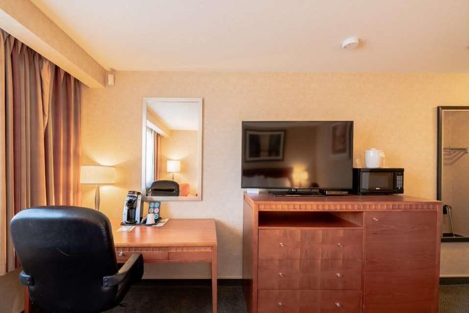 Hotel Kelowna & Conference Centre 部屋 写真