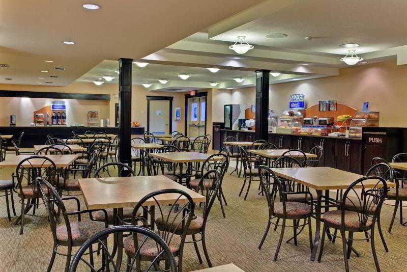 Hotel Kelowna & Conference Centre エクステリア 写真