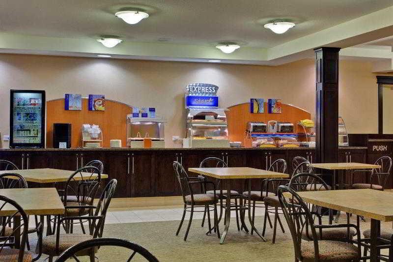 Hotel Kelowna & Conference Centre エクステリア 写真