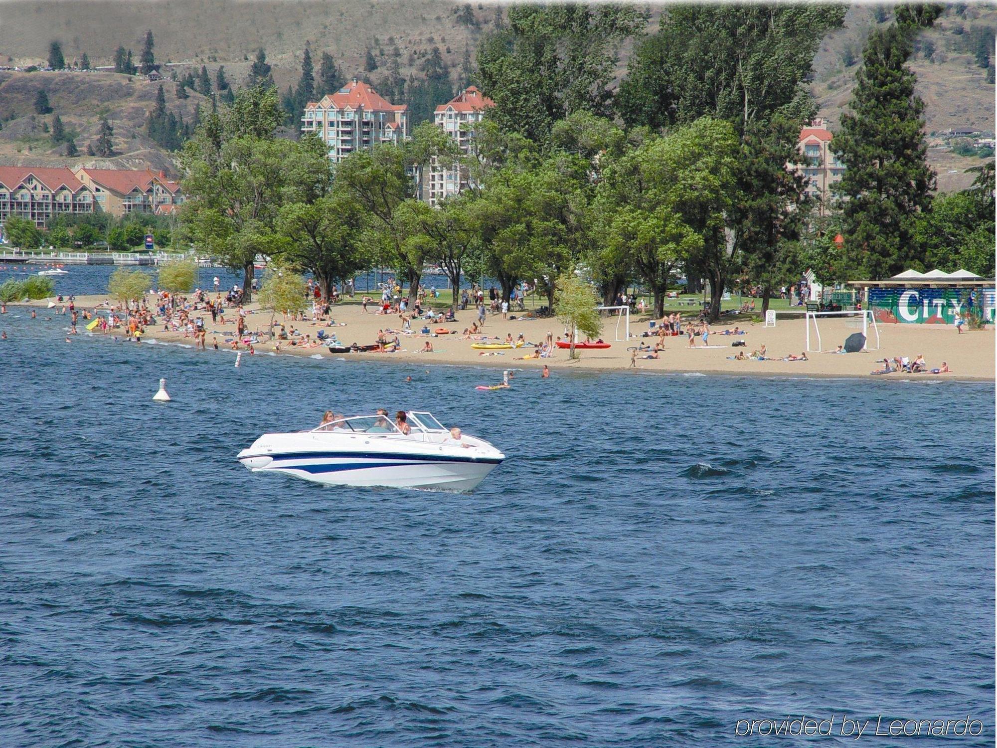 Hotel Kelowna & Conference Centre エクステリア 写真