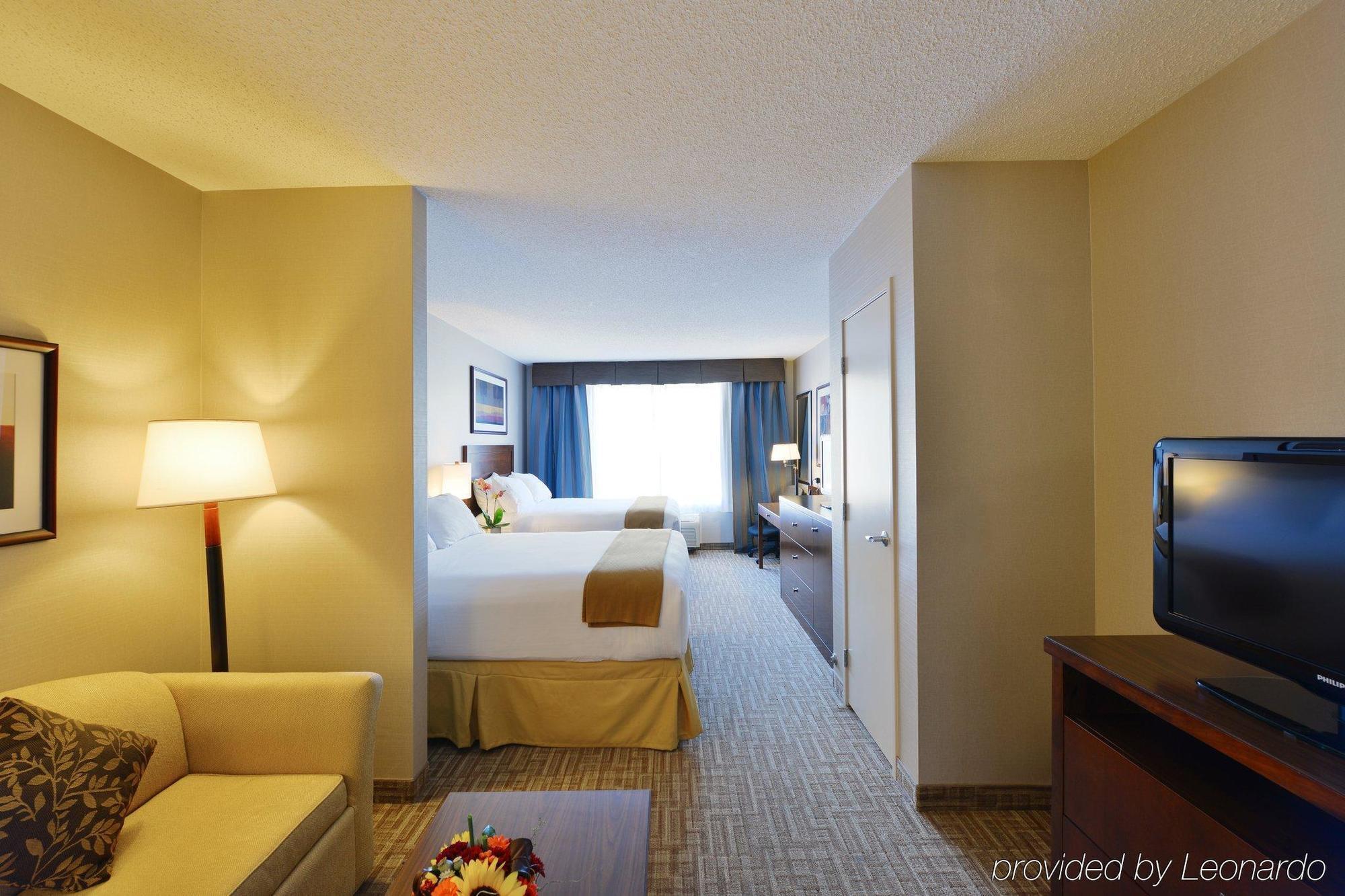 Hotel Kelowna & Conference Centre エクステリア 写真