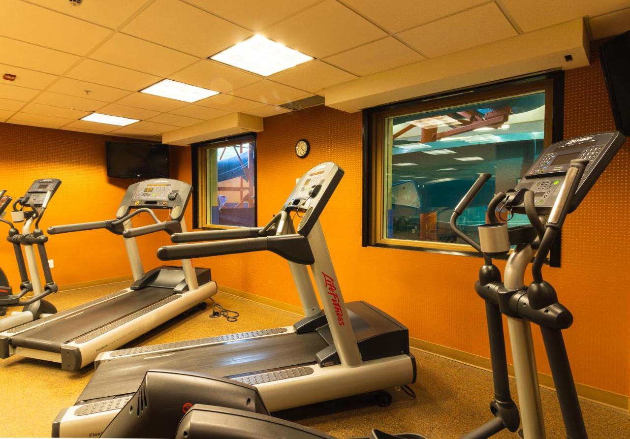 Hotel Kelowna & Conference Centre エクステリア 写真