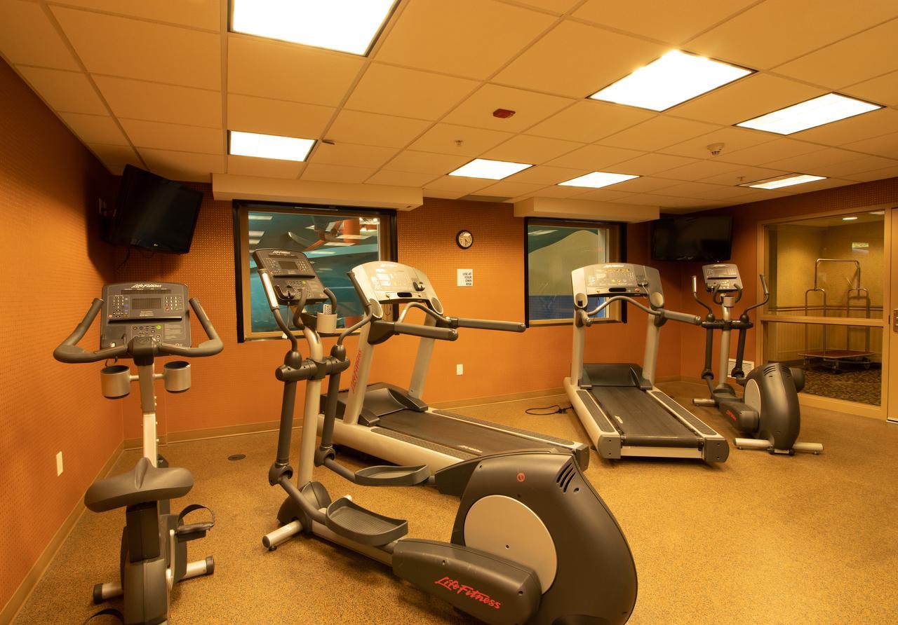 Hotel Kelowna & Conference Centre エクステリア 写真