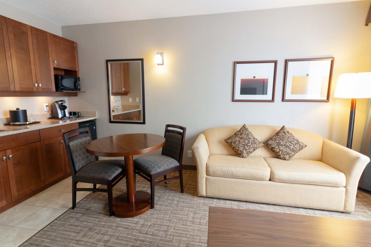 Hotel Kelowna & Conference Centre エクステリア 写真