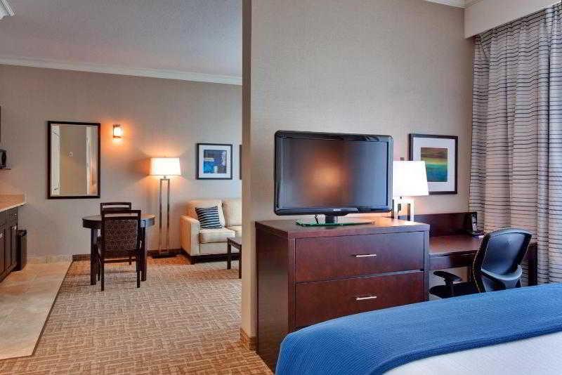 Hotel Kelowna & Conference Centre エクステリア 写真