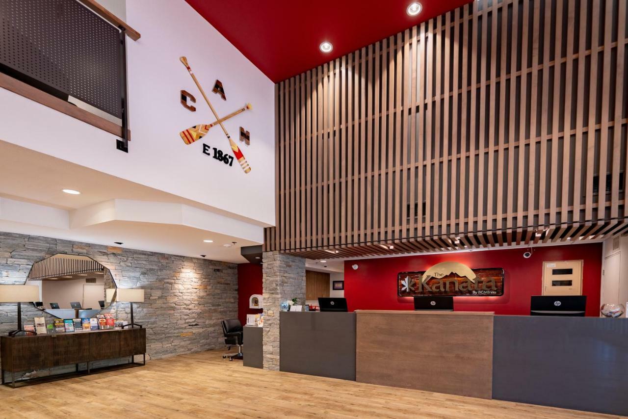 Hotel Kelowna & Conference Centre エクステリア 写真